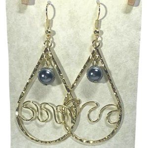 Large Teardrop Earring with waves and pearl